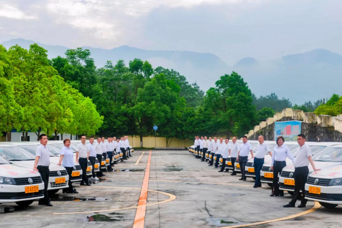 安全培训,不忘初心#关注教练学车不迷路 #专业驾驶员培训 # - 抖音